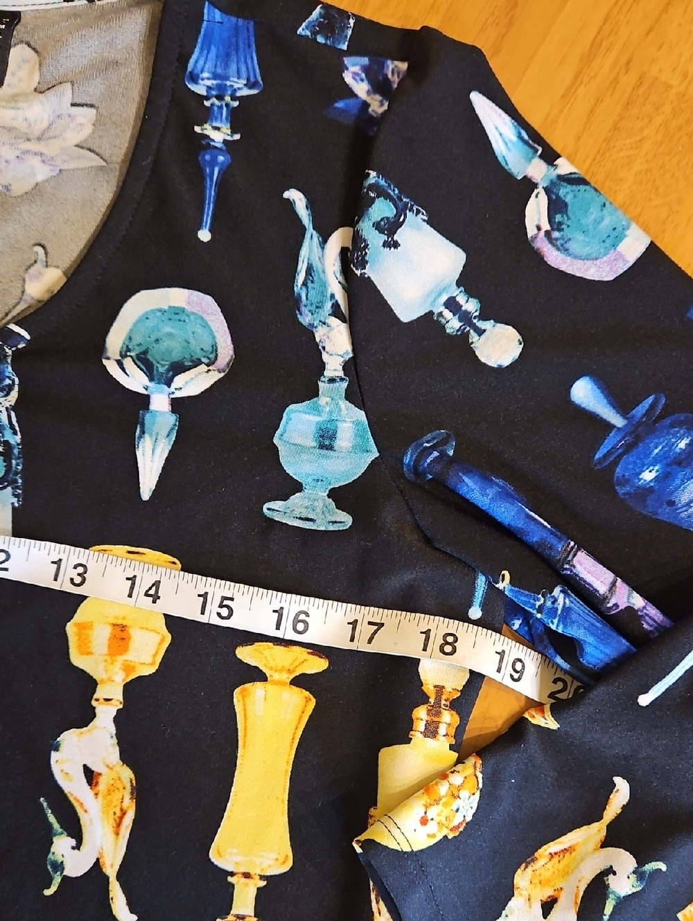 Attitudes by Renee Black Top Tunic with Multicolor Perfume Bottle Print Med - Picture 6 of 7